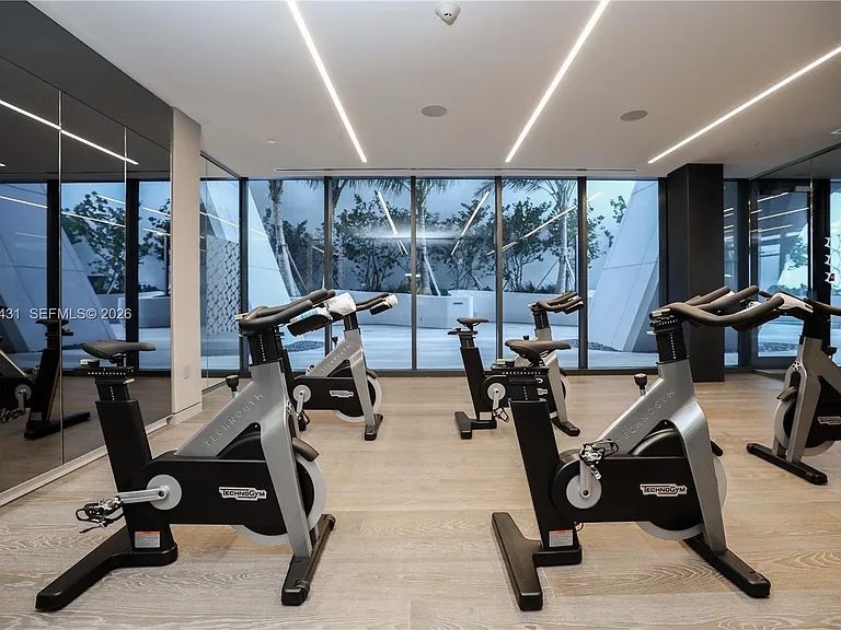 1000 Biscayne Blvd #4401 — Photo 31