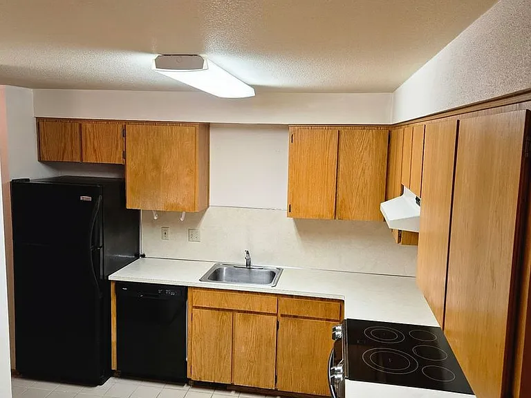 9700-9718 SW North Dakota St — Photo 5