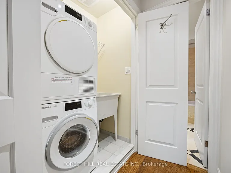 52 Shaftesbury Ave — Photo 39