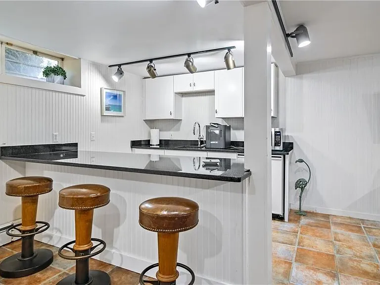 1 Harbor View Dr — Photo 47