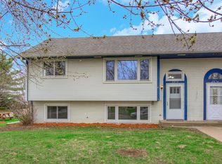 2872 Henslow Ave N, Oakdale, MN 55128
