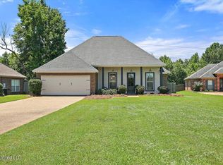 128 Glen Auburn Dr, Clinton, MS 39056