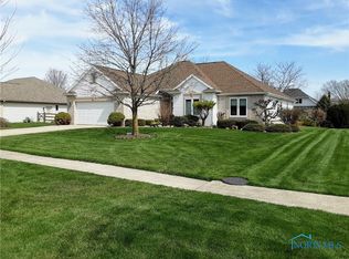 755 Creekside Dr, Rossford, OH 43460