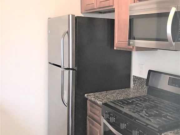 3rd image of 936 Olive Ave APT 02