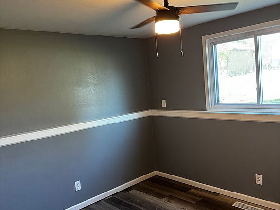 2nd image of 1014 Kings Rd #D