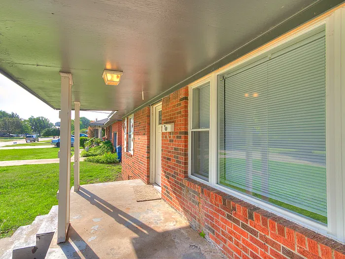3 bed, 1.5 bath, 1026 sqft, $1,350 — Photo 3