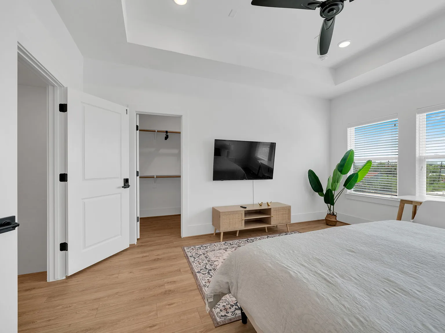 3417 Yellowstone Blvd — Photo 3