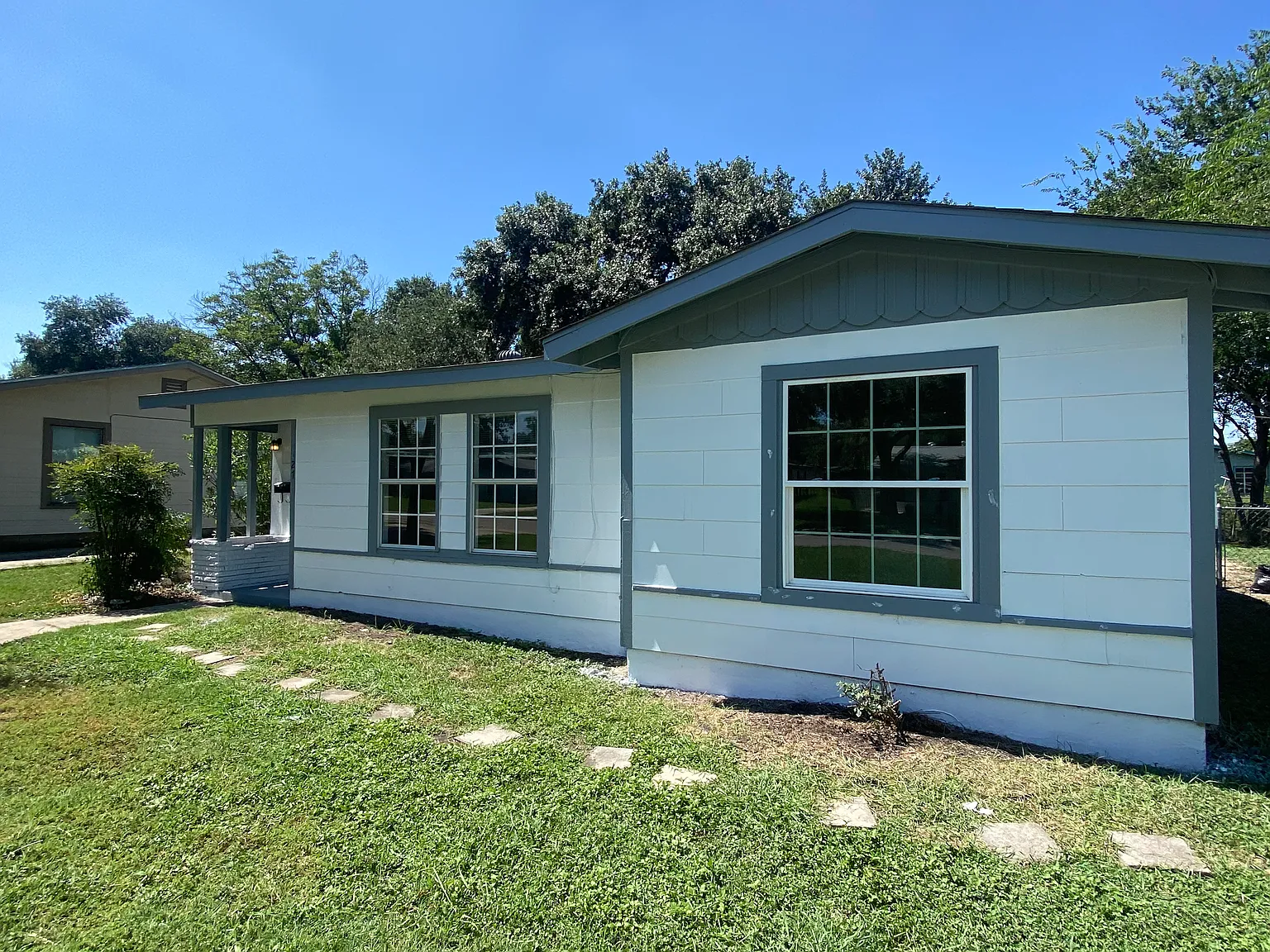 127 Ryan Dr — Photo 2