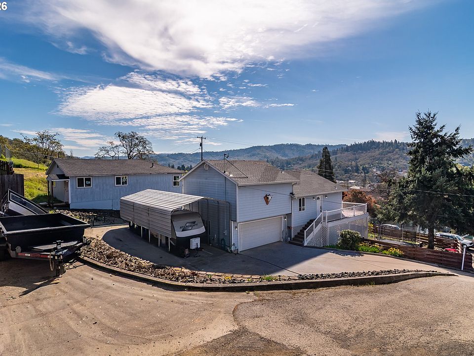 1st image of 918 NE Malheur Ave