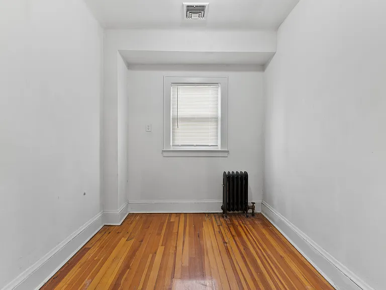 264 Laurelton Blvd #2 — Photo 9