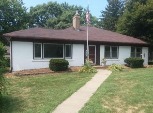 906 N 11th St, Clinton, IA 52732