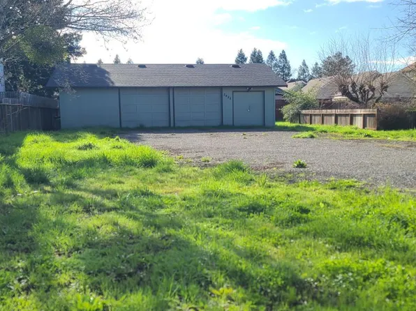 2488 Giffen Avenue, Santa Rosa, CA 95407