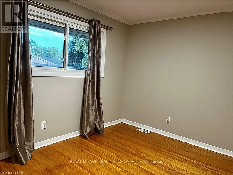 694 Niagara St #UPPER — Photo 16
