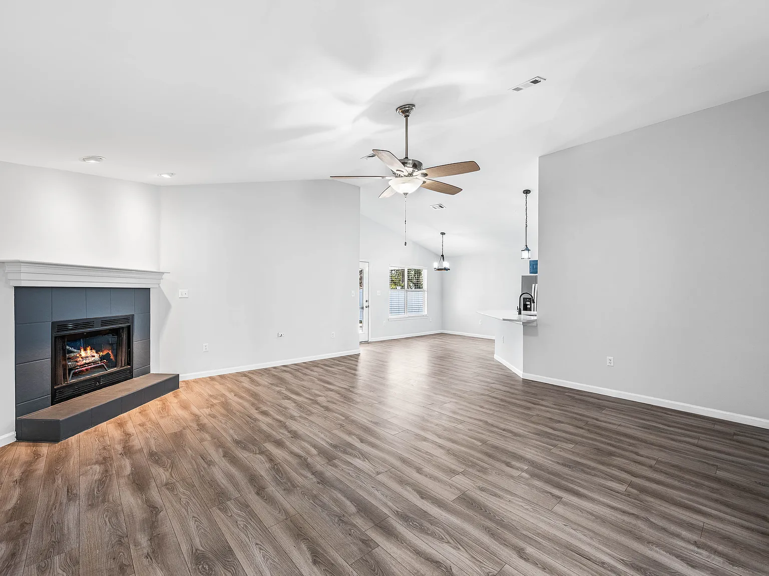 3 bed, 1500 sqft, $3,000 — Photo 2