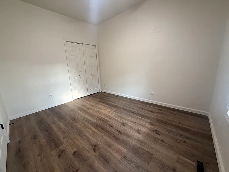2332 N Ellis St — Photo 10