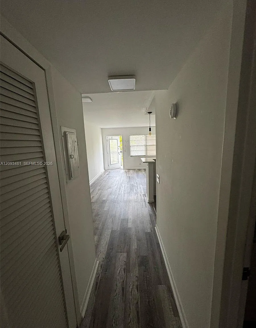 Suffolk At Century Villag — Photo 2