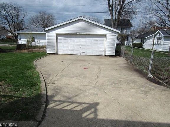 3rd image of 2310 W Erie Ave