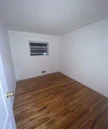 4th image of 527 Leverett Ave