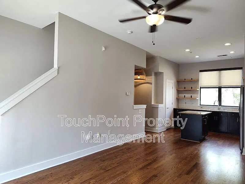 2 bed, 2.0 bath, 1281 sqft, $2,295 — Photo 2