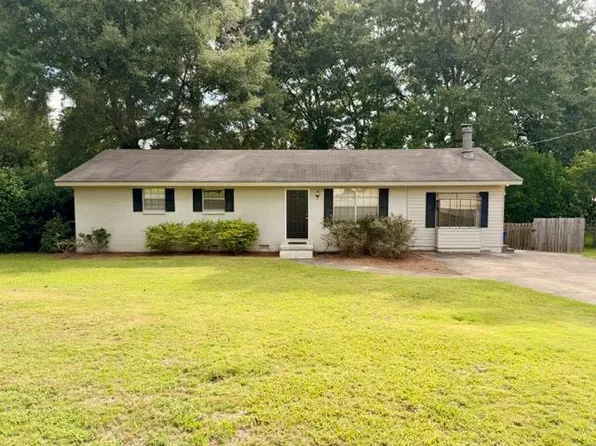 111 Hilltop Dr, Troy, AL 36081