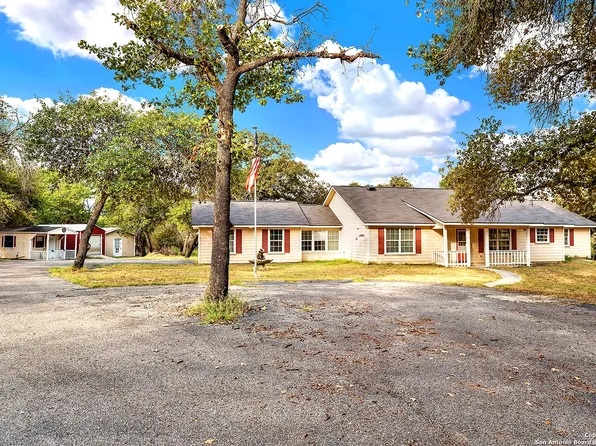 297 SADDLE LN, Floresville, TX 78114