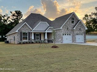 13789 E El Bonito Dr, Ocean Springs, MS 39564