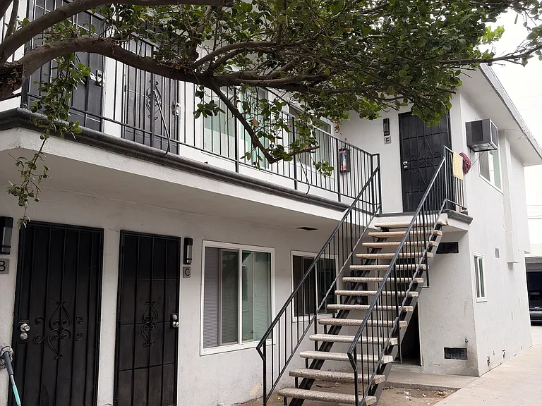 6136 Woodlawn Ave #F — Photo 19