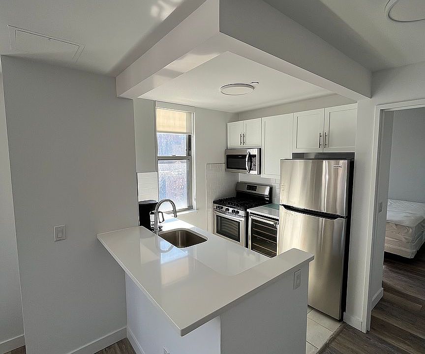 1st image of 556 3rd Ave APT 1406
