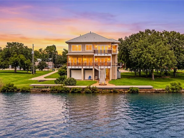 814 Hall Ave, Seabrook, TX 77586