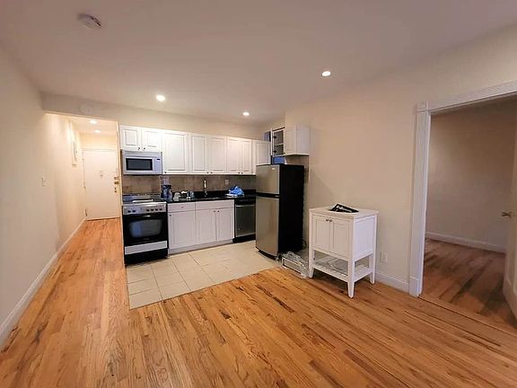 3rd image of 217 E 82nd St #2V