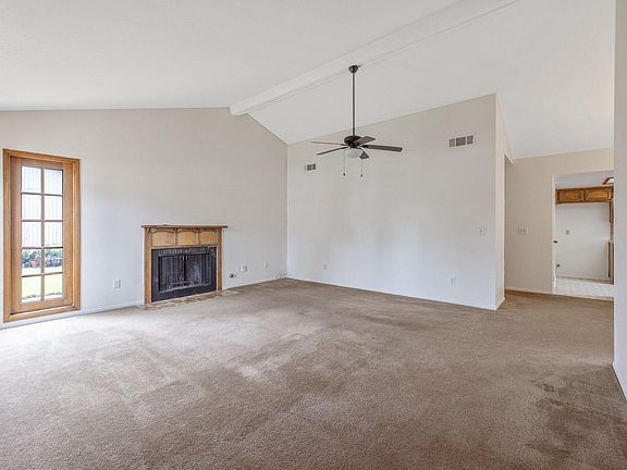 3rd image of 2530 E Tulare Avenue