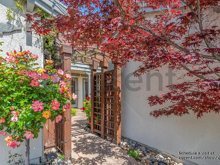 130 Avalon Ct #1 — Photo 3