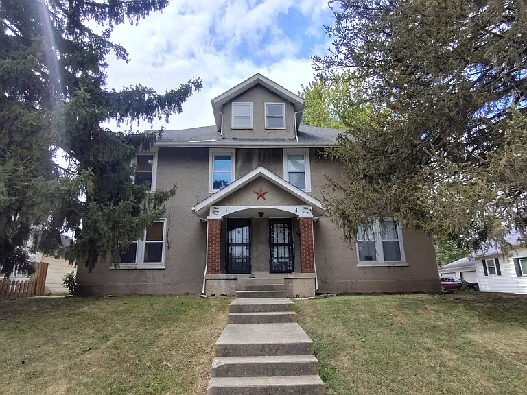 320 S East St — Photo 1