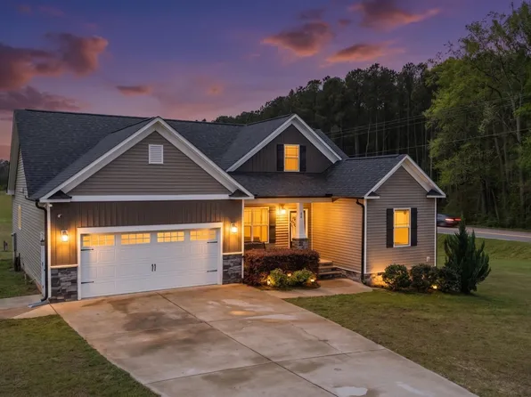 24 Carolina Landing Dr, Zebulon, NC 27597