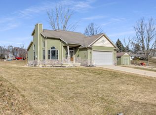 10880 Woodbrook Dr, Cement City, MI
