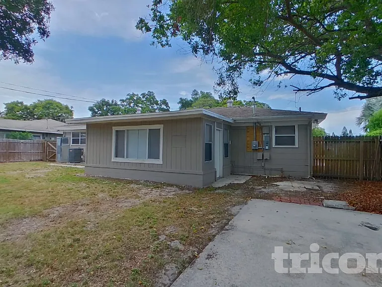 1604 Clark St — Photo 15