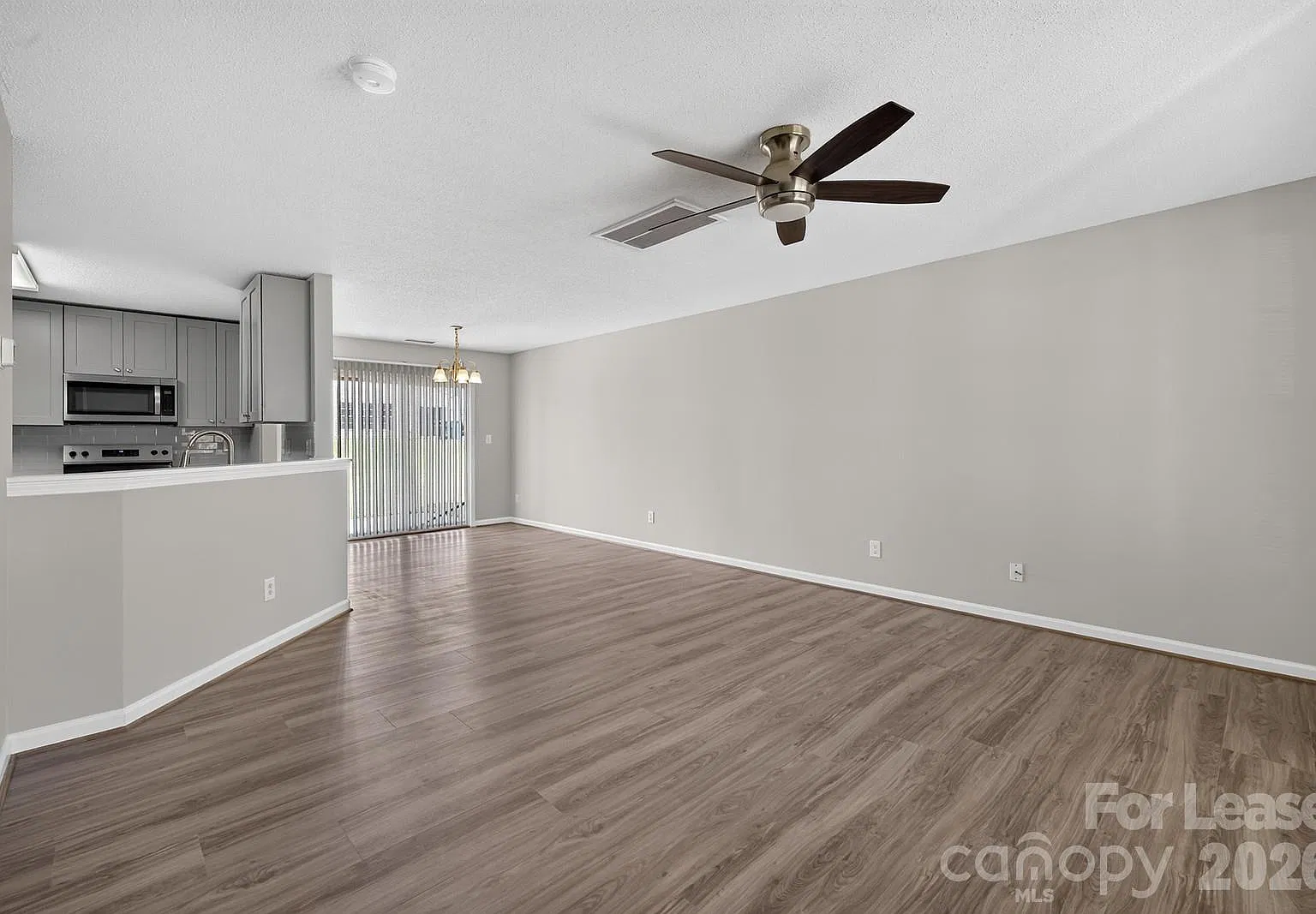 3 bed, 2.0 bath, 1381 sqft, $1,795 — Photo 3