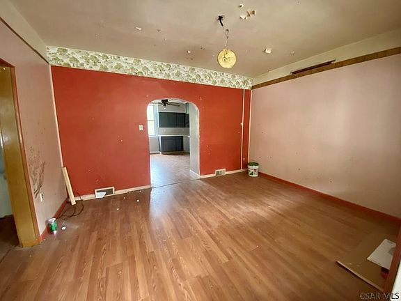 4th image of 504 Woodvale Ave