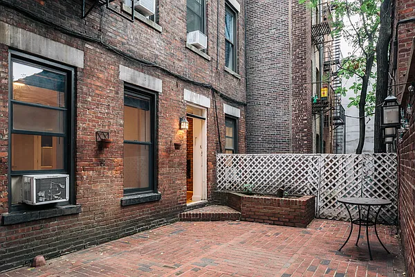 Rented by REAL New York | media 21