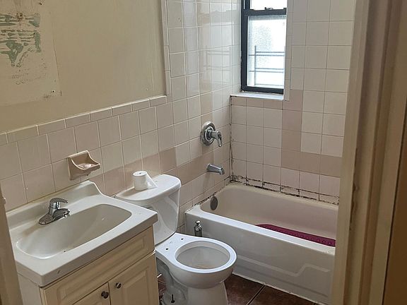 4th image of 826 E 178th St #5E