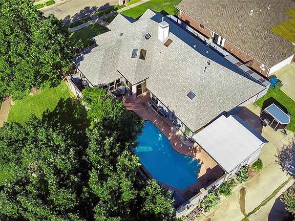2nd image of 1302 Black Oak Dr