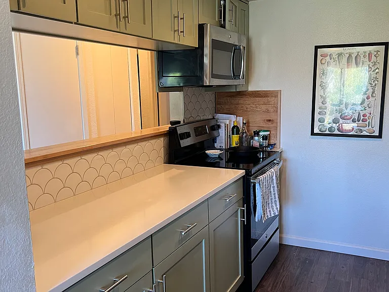 1035 Southwood Dr #J — Photo 21