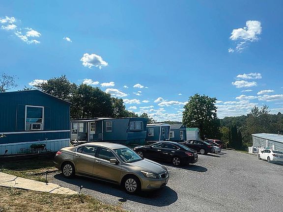 4th image of 222 Myers St