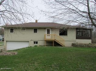12971 Leonard St, Nunica, MI 49448