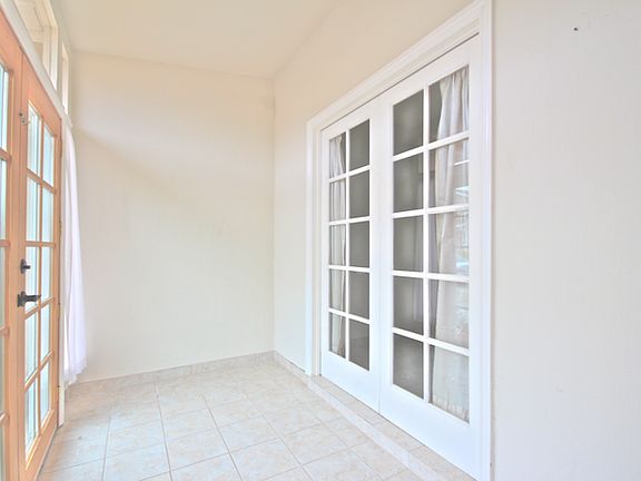 3rd image of 1008 Crestwood Dr