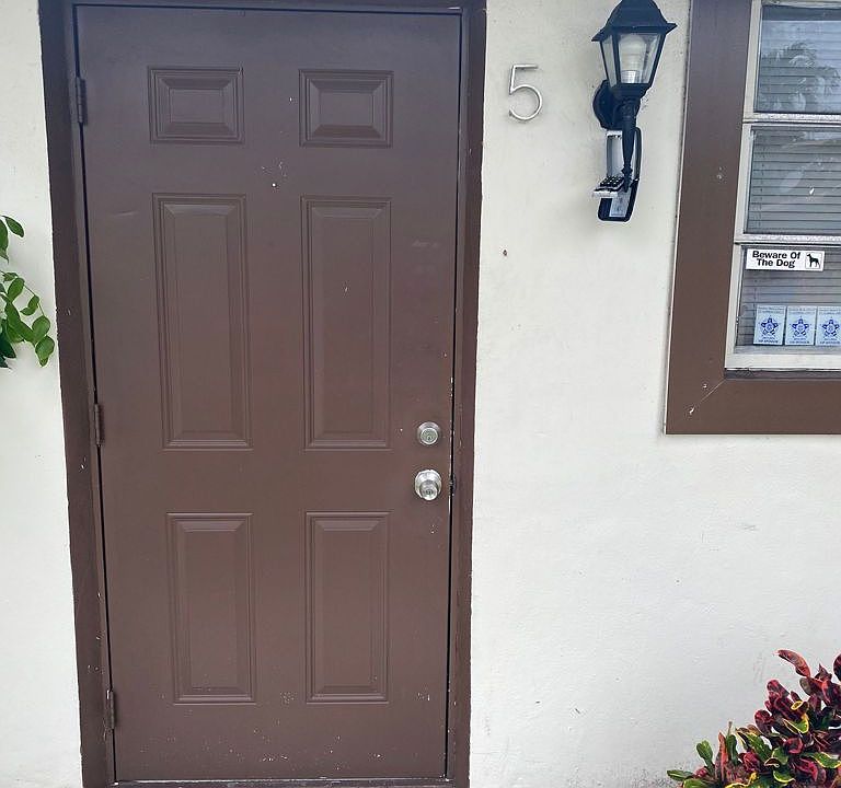 1st image of 1225 NE 15th Ave APT 5