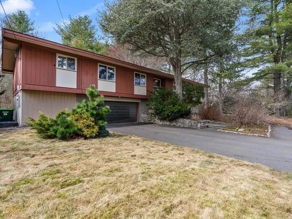 94 School St, Wayland, MA 01778