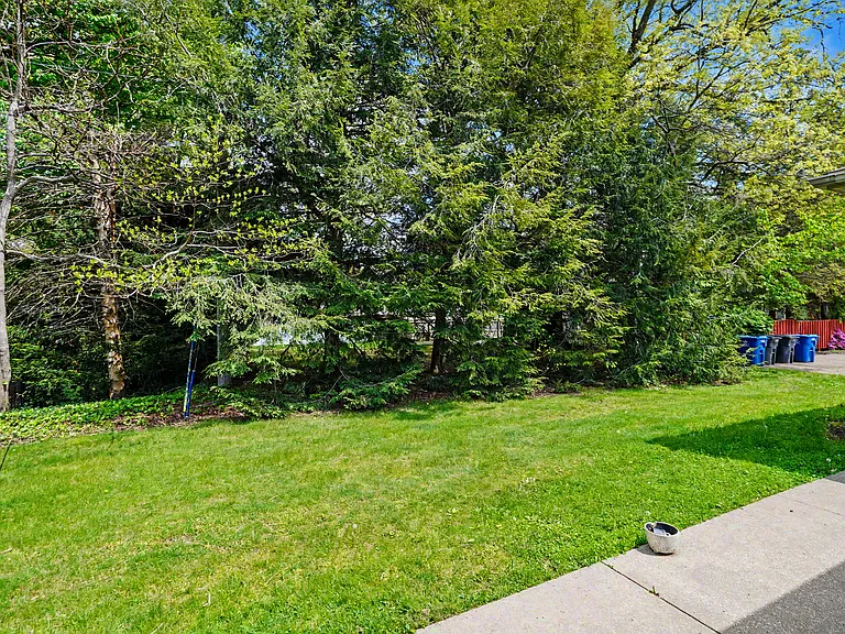 1379 E Main St — Photo 20