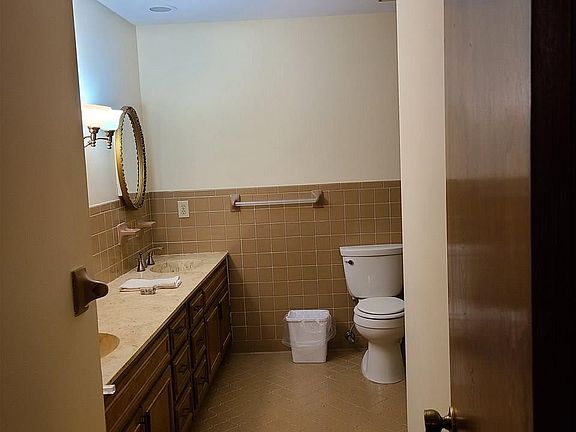 4th image of 3370 N Wildewood Dr