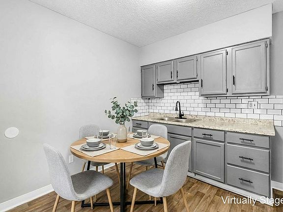3rd image of 866-868 Ellsworth Ave #866